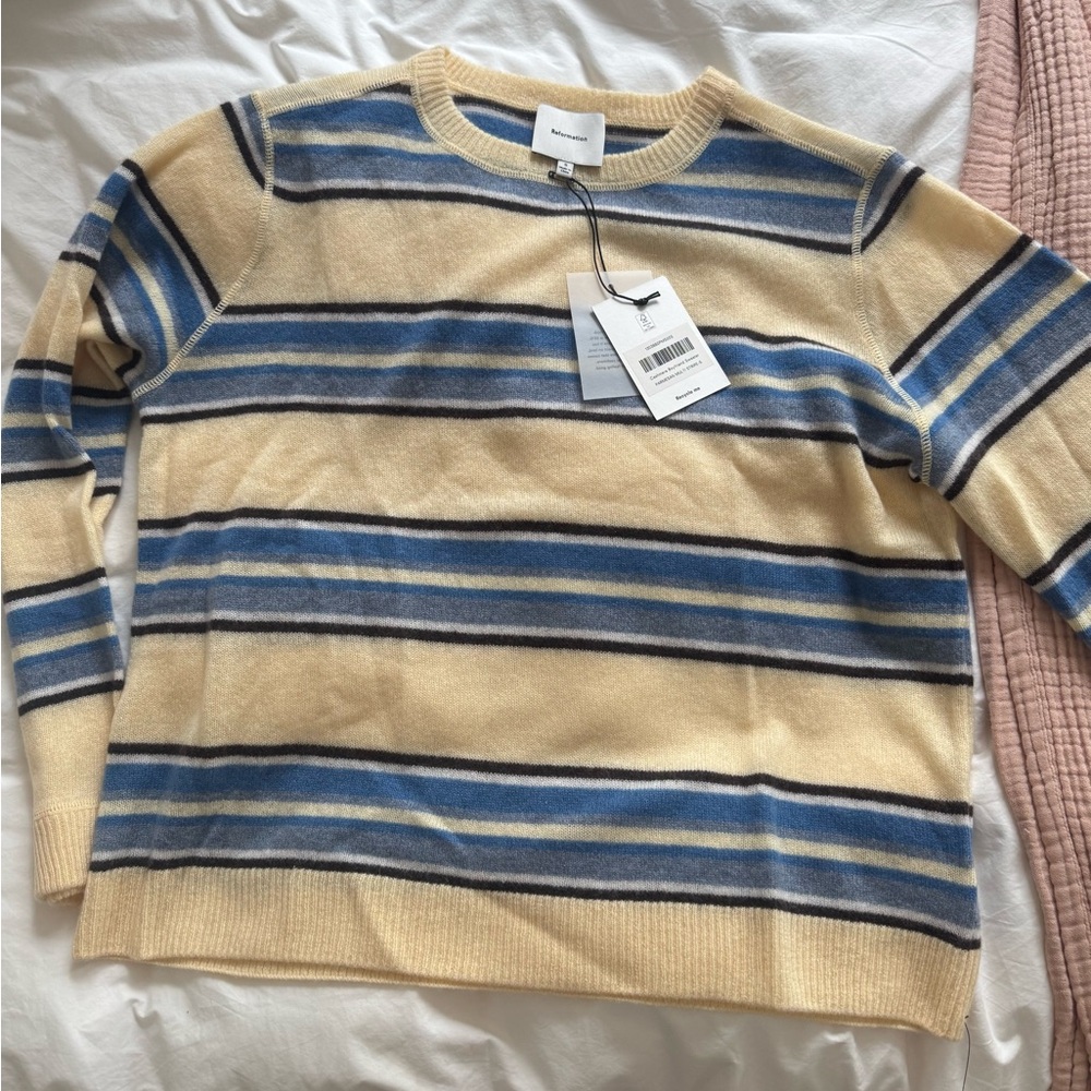 NWT Reformation - Cashmere Boyfriend Sweater - Picture 5 of 5